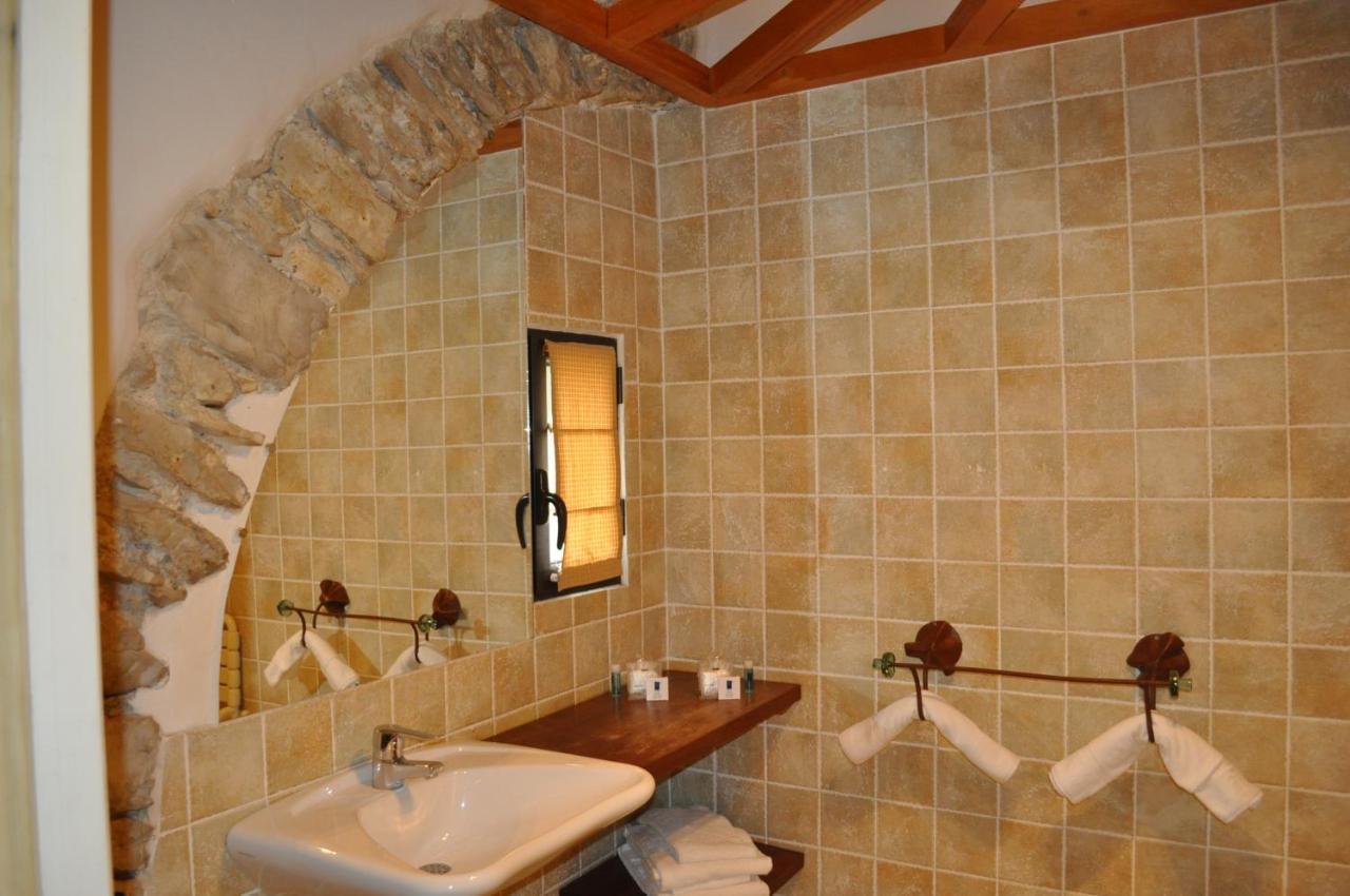 Domaine De Blancardy Hotel Moules-et-Baucels ภายนอก รูปภาพ